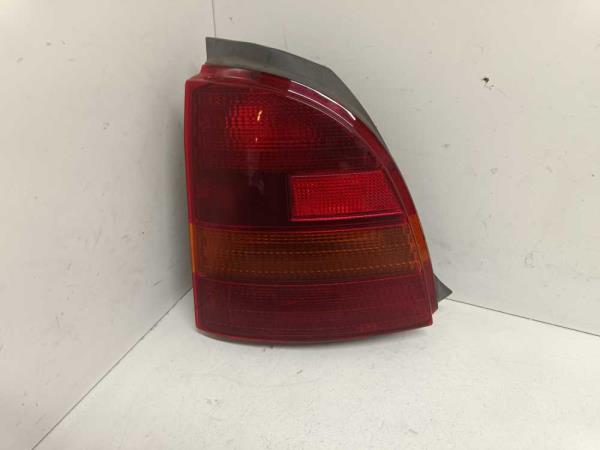 FEU ARRIERE GAUCHE TOYOTA STARLET P9 1996-1999 - Vue 1